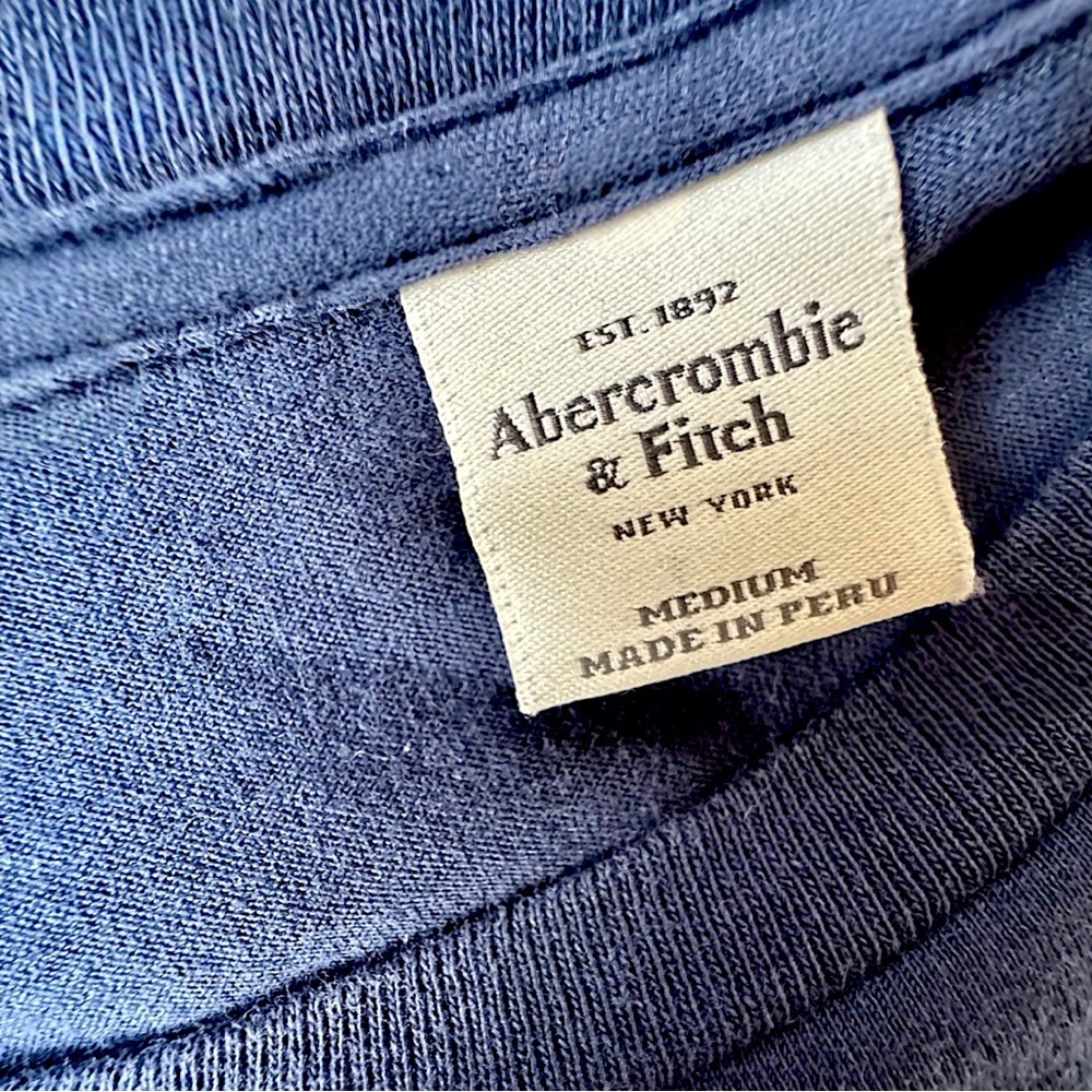 Vintage T-Shirt - Abercrombie and Fitch Graphic T-Shirt - Navy Abercrombie Top - Picture 11 of 15
